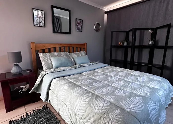 Chezbelle, Self-Catering 2 Sleeper In Constantia With Self Check-In