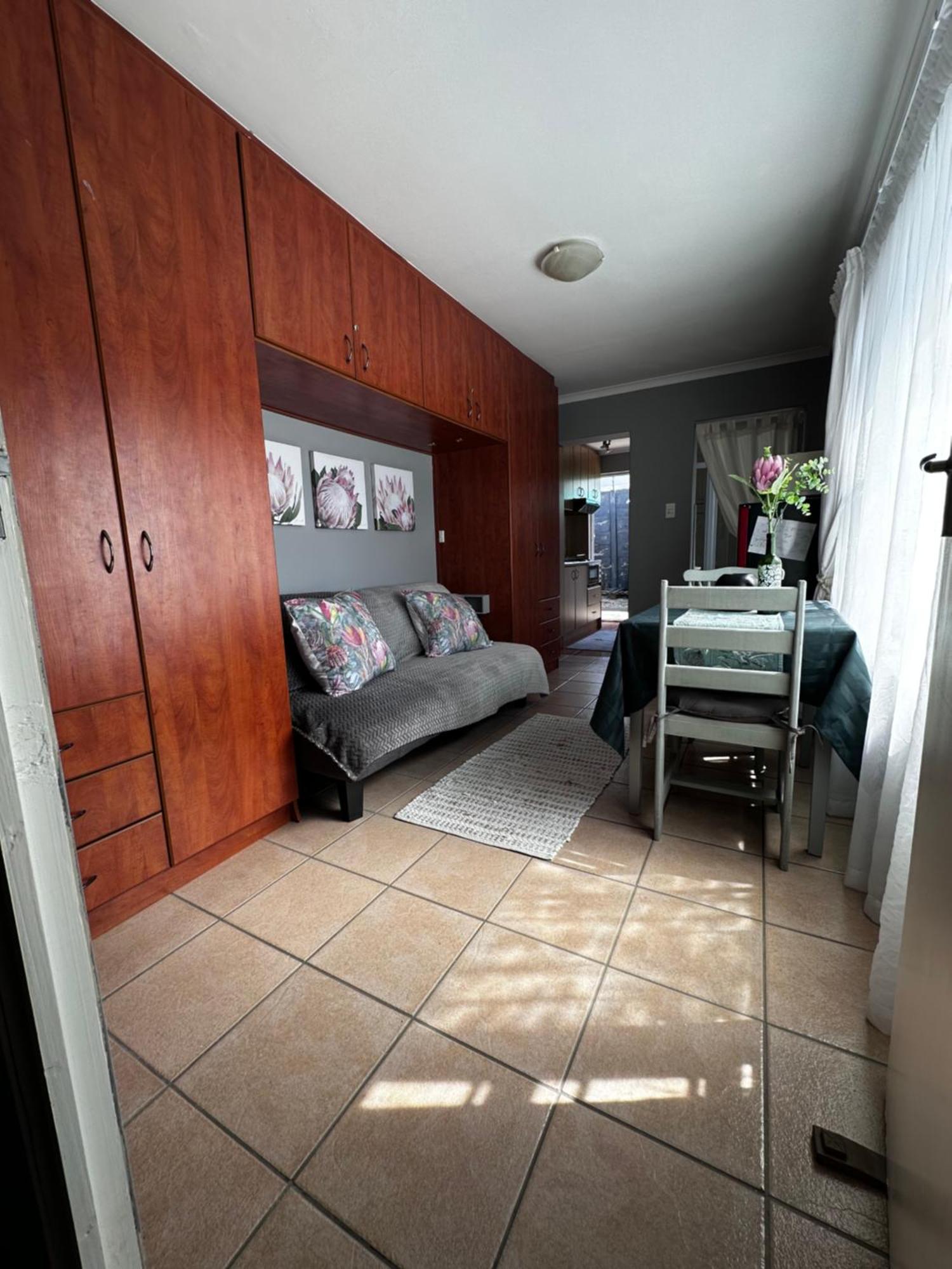 Apartment Chezbelle, Self-catering 2 Sleeper In Constantia With Self Check-in *