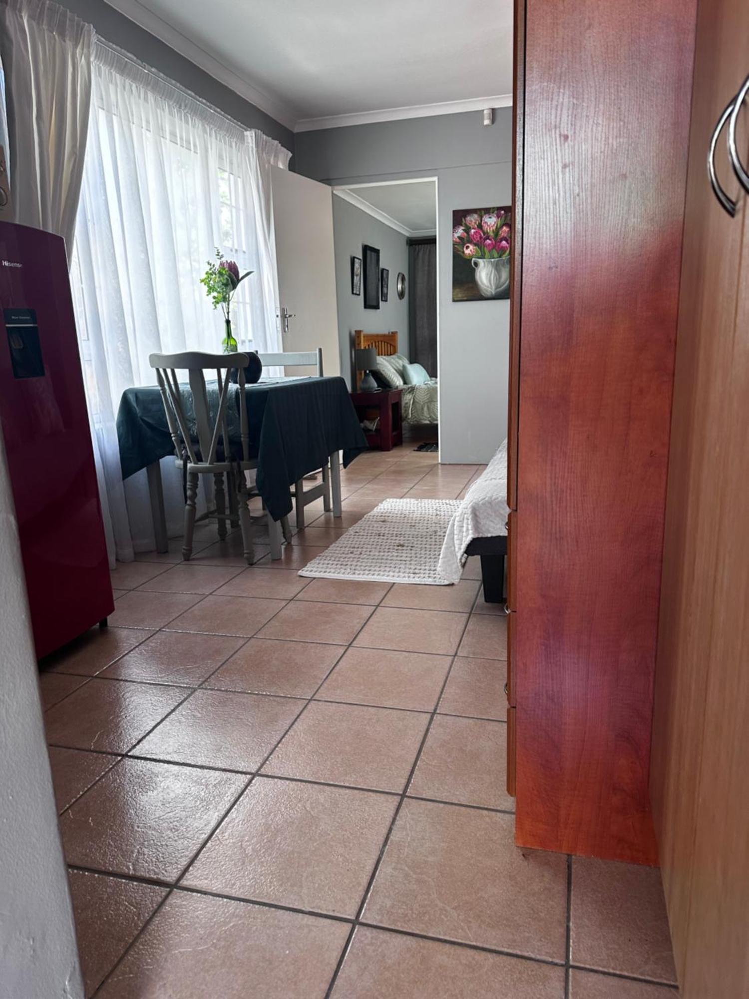Chezbelle, Self-catering 2 Sleeper In Constantia With Self Check-in *